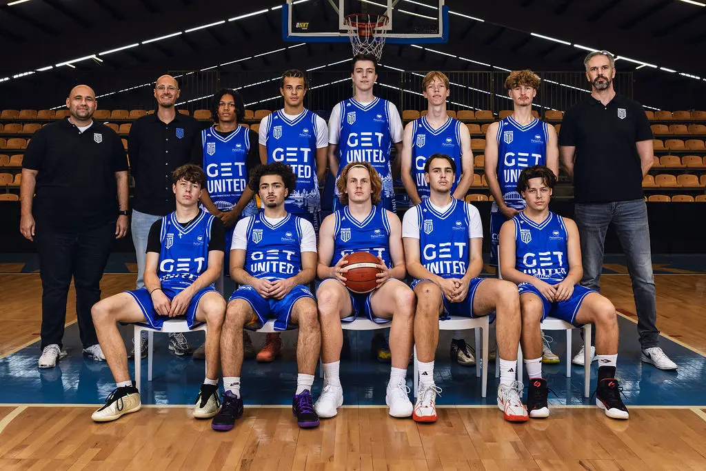 Teamfoto van Mannen U19-1, seizoen 2026-2027, met de volledige selectie en technische staf